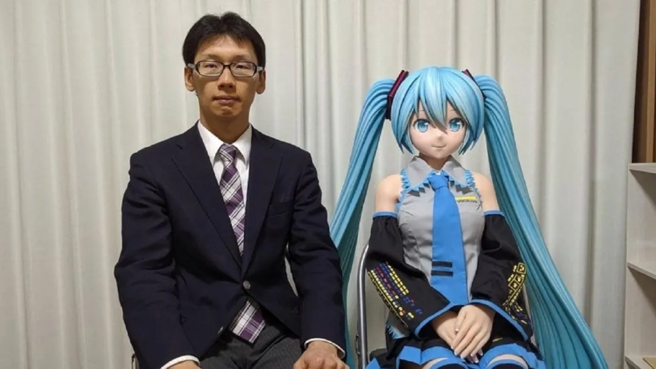 Japanese man celebrates six-year anniversary with fictional vocaloid wife Hatsune Miku