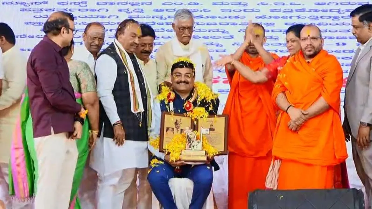 MD and CEO of NewsFirst, Ravikumar, honoured with KanakaRatna Award