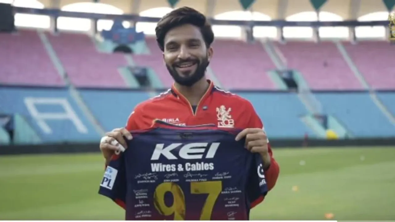 A jersey like no other: RCB fans leave their mark!