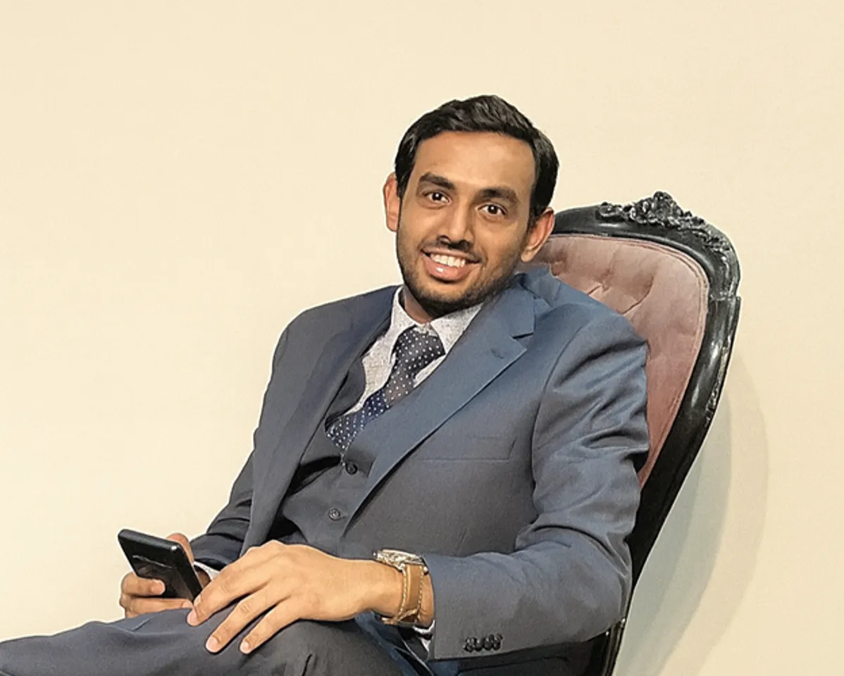 Abstract visualization of enriched transaction data connecting banks, merchants and customers in a digital payments network