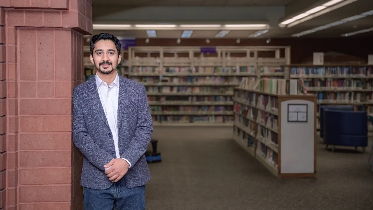 3D anatomical model rotating on digital screen with surgeons collaborating via cloud platform during surgical planning