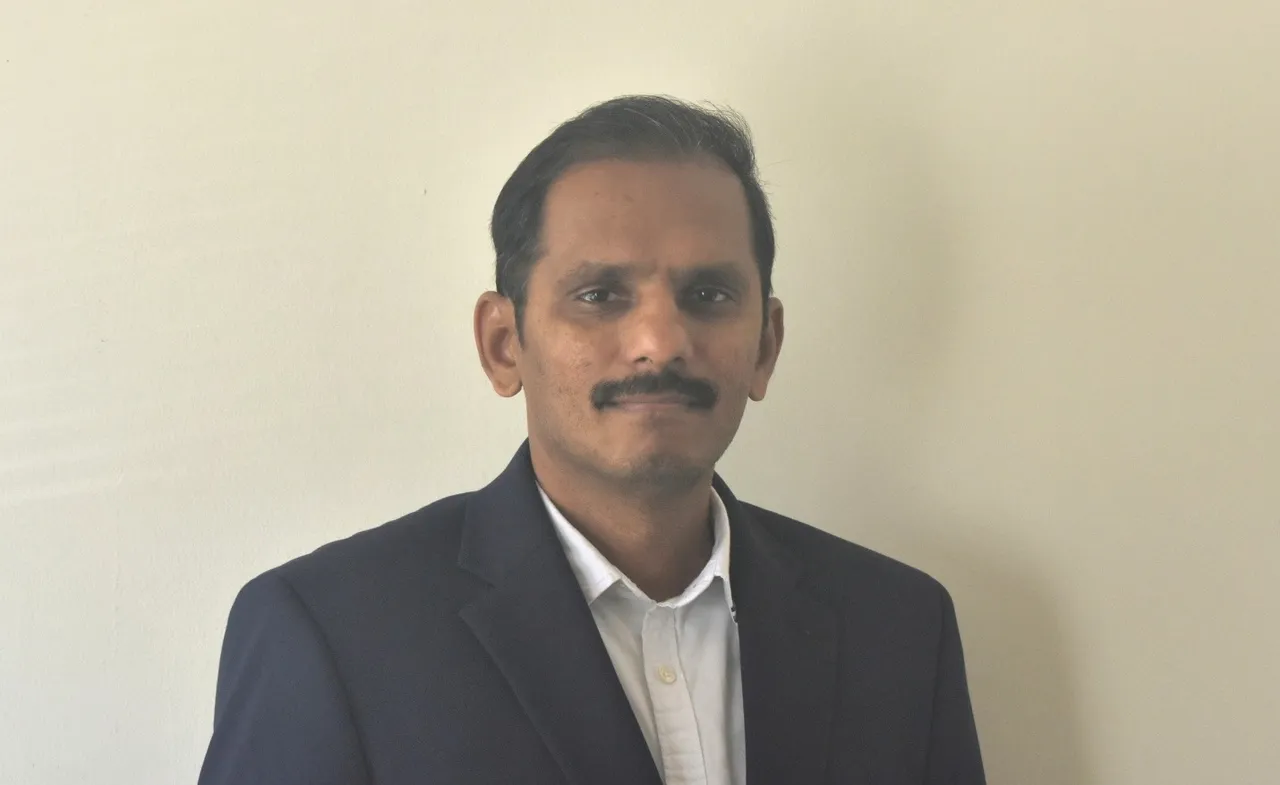 Diagram of Arun Neelan's microservices-based instant rewards redemption platform with event-driven architecture and cloud scaling