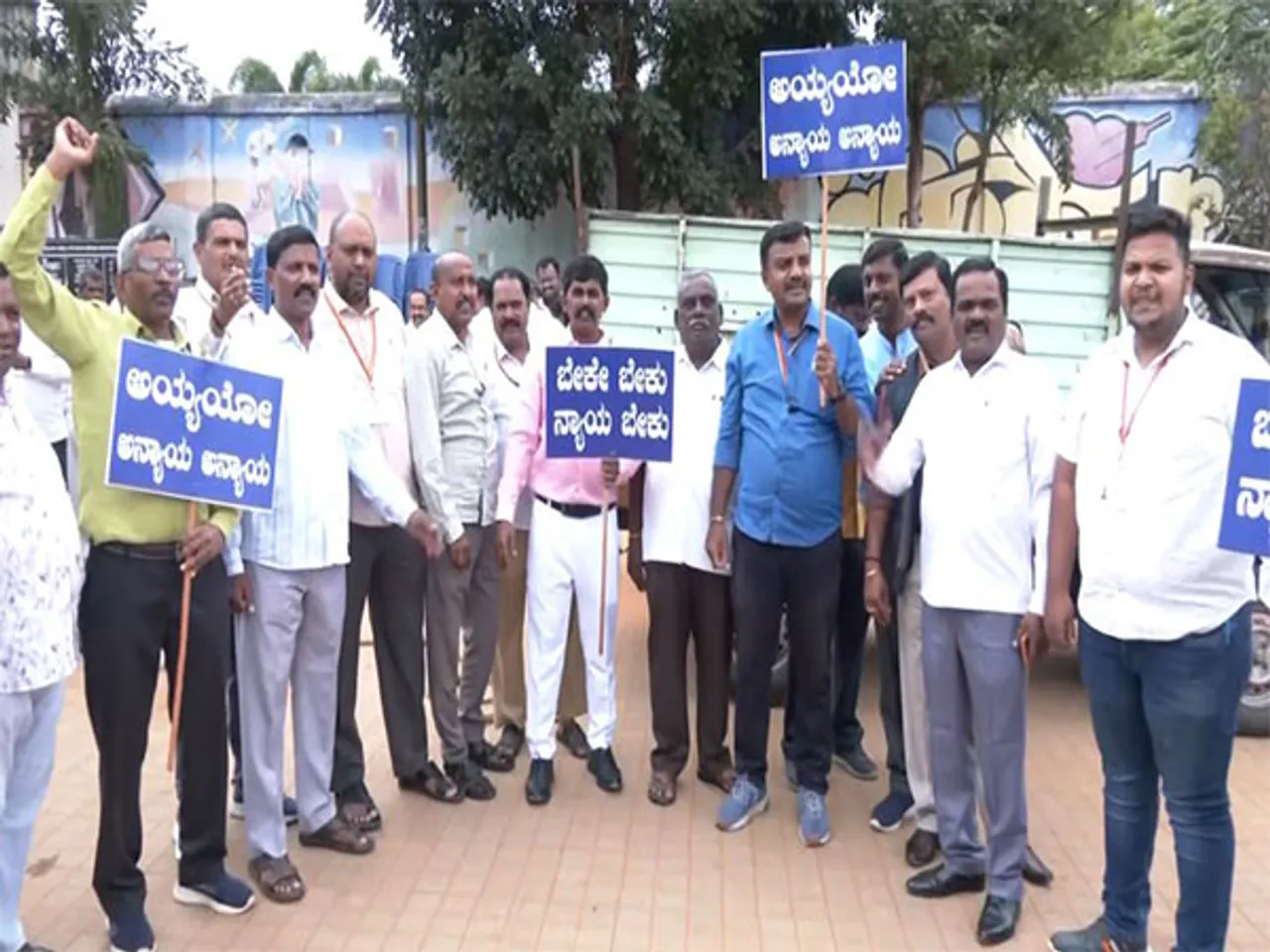 Municipal Corporation employees protest at Freedom Park in Bengaluru (Photo/ANI)