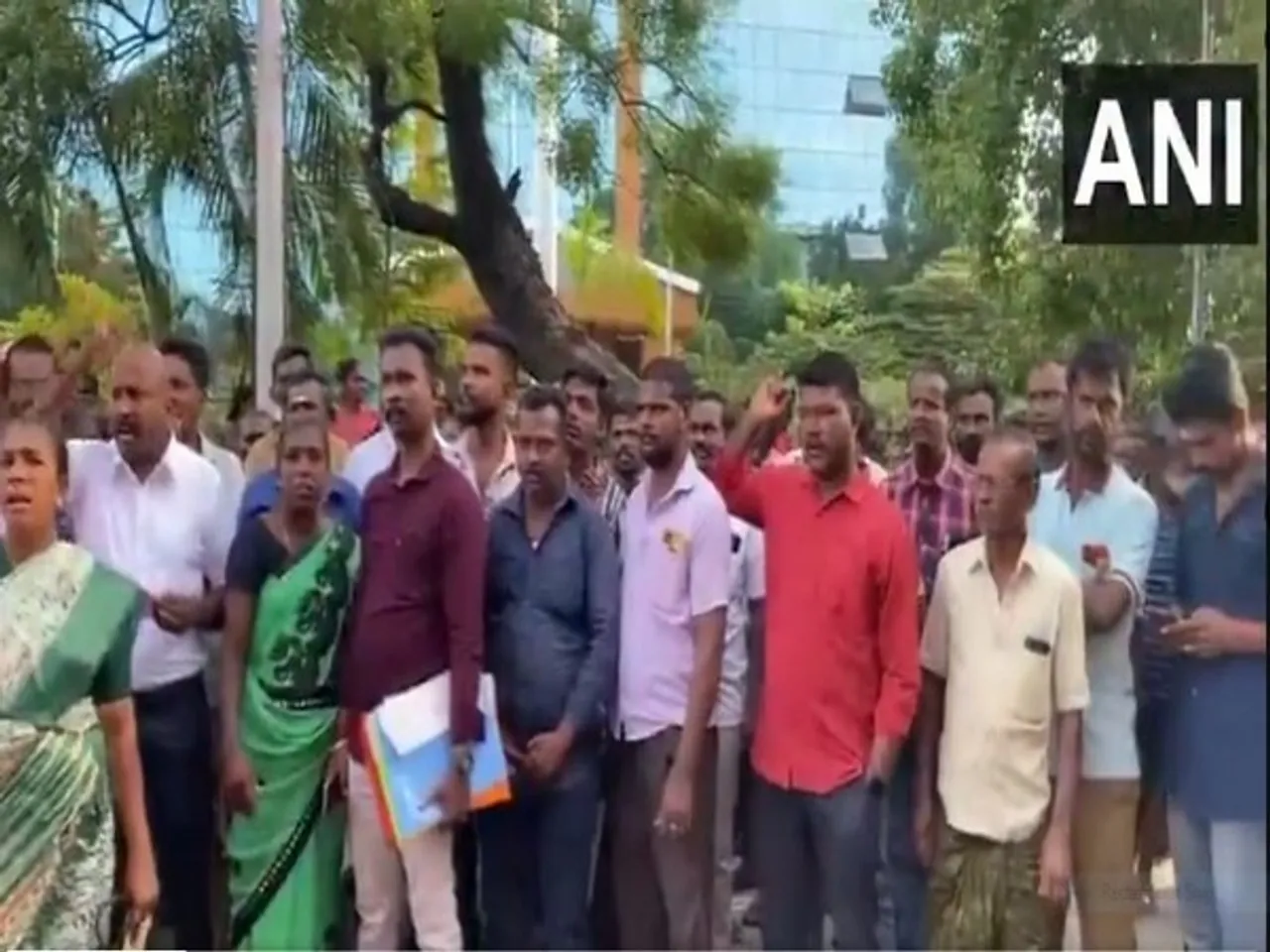 Thoothukudi Corporation sanitation workers stage a protest, (Photo/ANI)