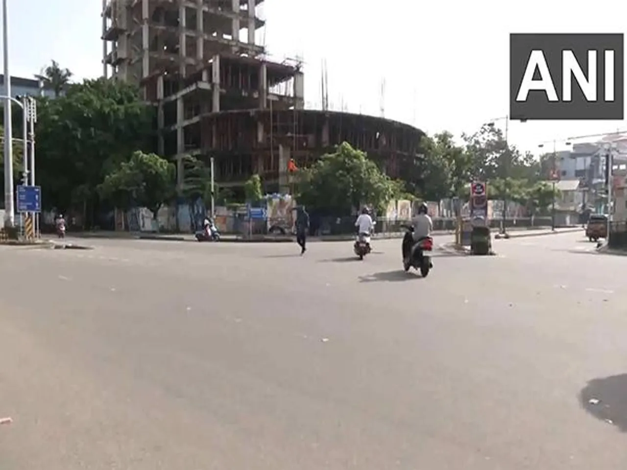 Public transport, shops shut in Kerala's Ernakulam during Bharat Bandh on Wednesday (Photo/ANI)