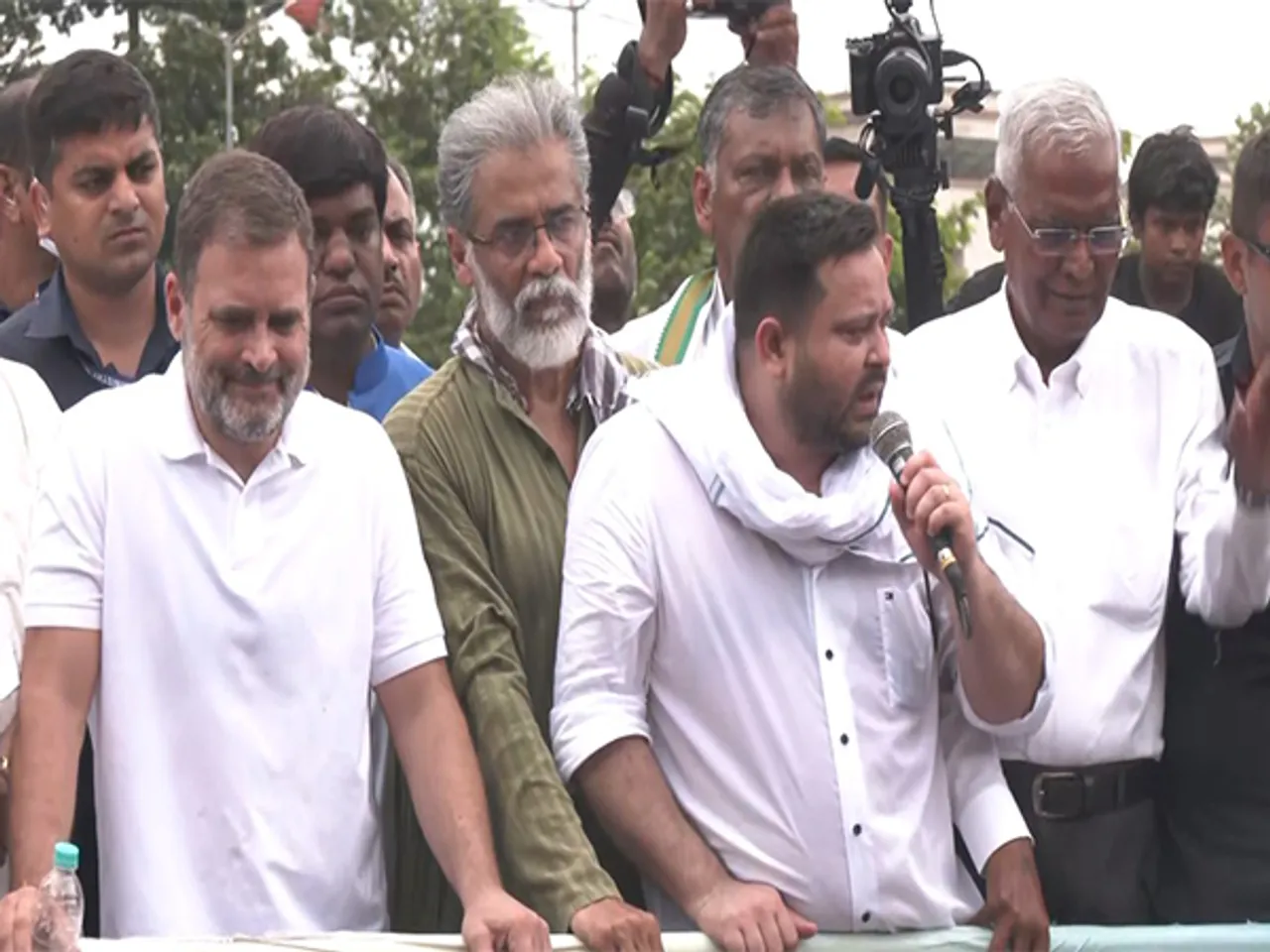 Tejashwi Yadav with Rahul Gandhi and INDIA bloc leaders at Bihar Bandh rally (Photo/ANI)