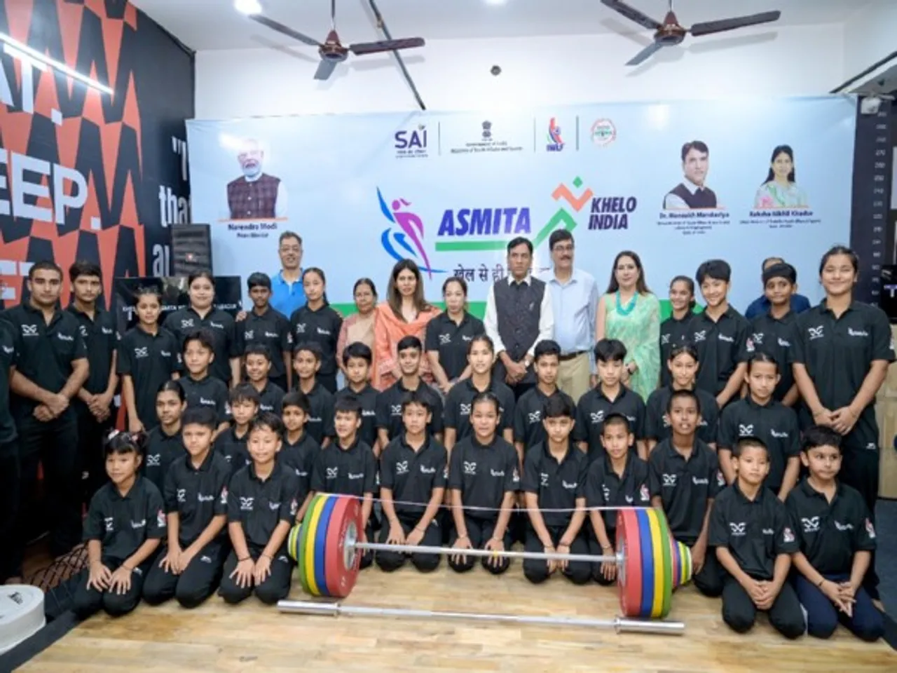 Sports Minister Mansukh Mandaviya with Olympic silver medallist Mirabai Chanu at launch of ASMITA Weightlifting League (Image: SAI media)
