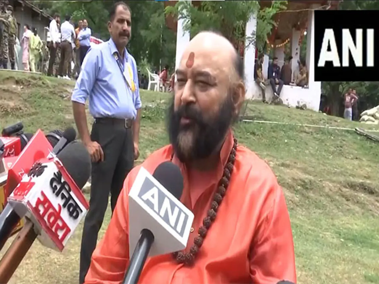 Mahant Deepender Giri (Photo: ANI)