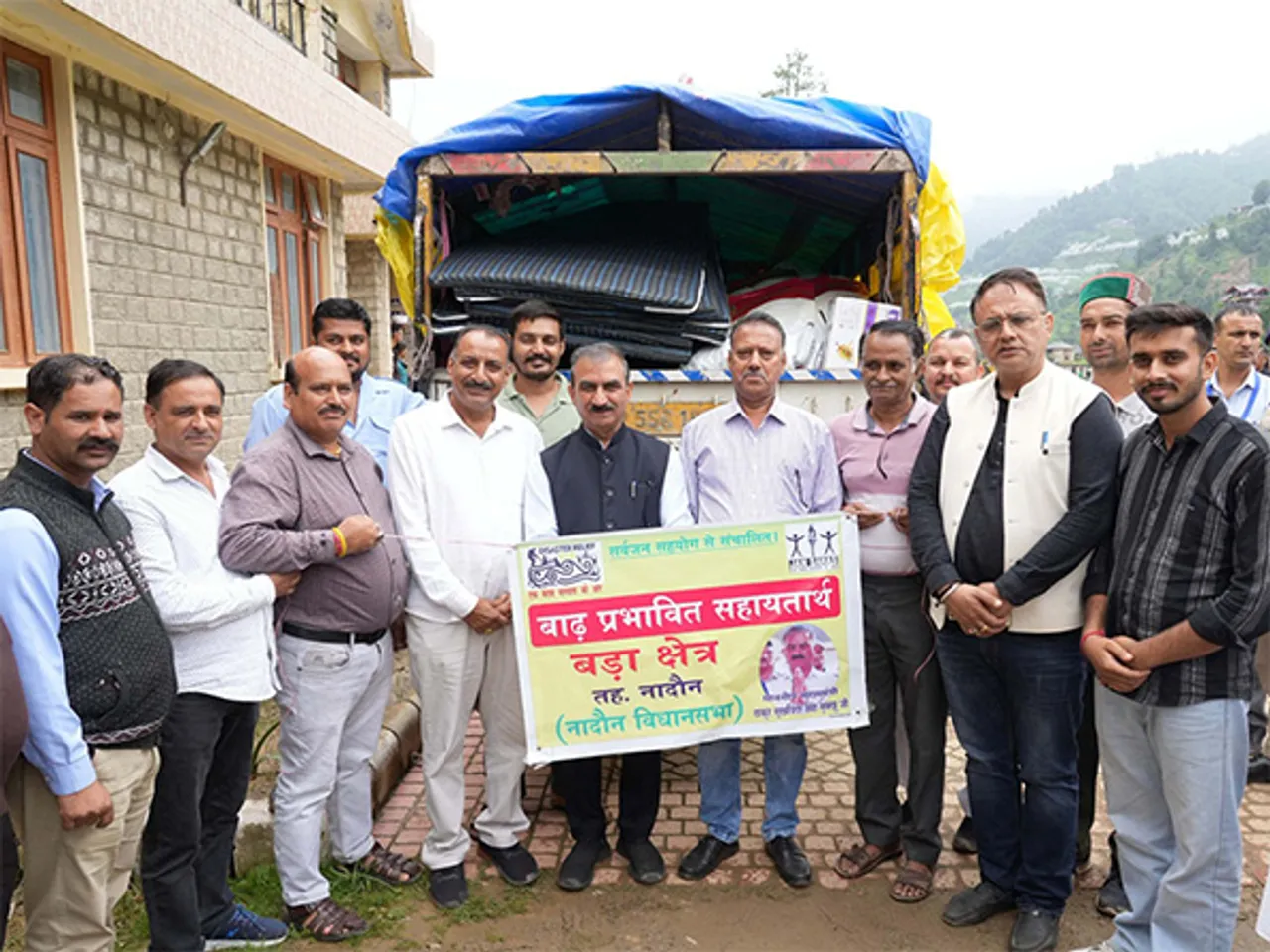 Himachal CM Sukhwinder Singh Sukhu with the relief material (Photo/ANI)