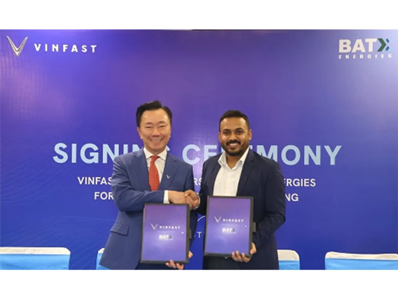 Pham Sanh Chau, CEO of VinFast Asia (left), and Utkarsh Singh, CEO of BatX Energies (Right), signed landmark agreement for high voltage battery recycling and repurposing