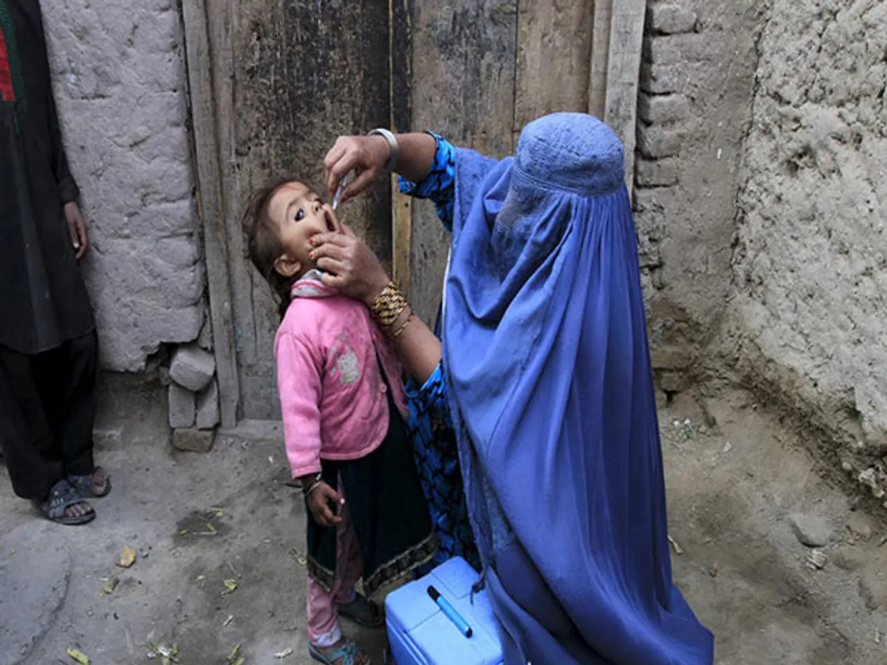 WHO and UNICEF launch a polio immunisation campaign in Afghanistan (Source: Reuters)