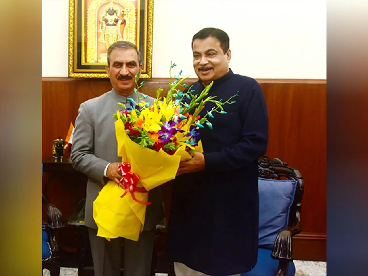 Himachal Pradesh CM Sukhvinder Singh Sukhu with Union Minister for Road Transport and Highways Nitin Gadkari. (Photo/ANI)