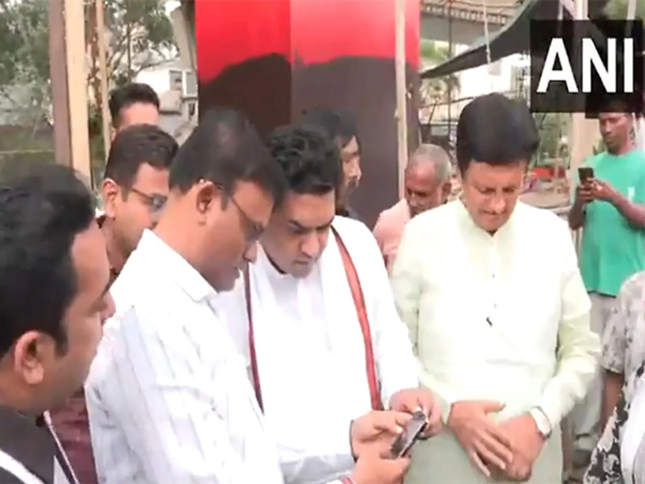Minister Kapil Mishra inspects entry gates at 17 places in Delhi for welcome of Kanwariyas (Photo/ANI)