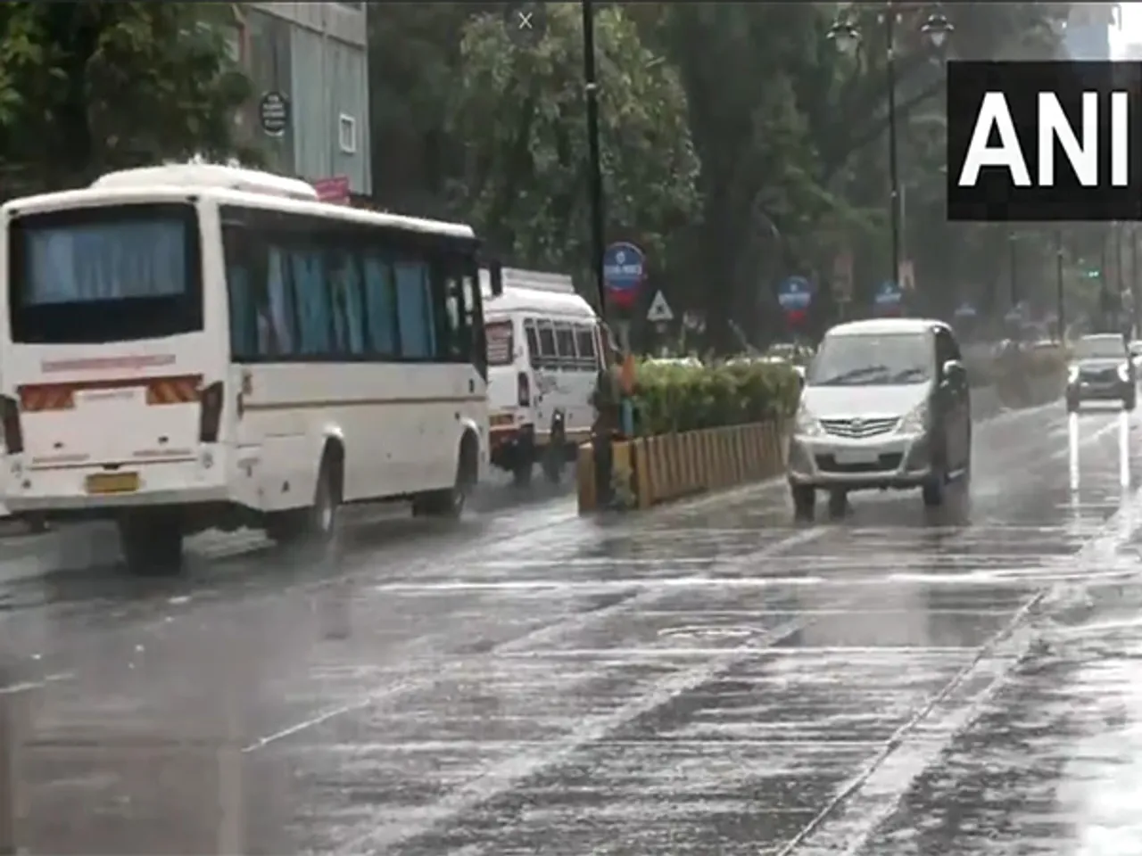 Light rain lashes parts of Mumbai (Photo/ANI)