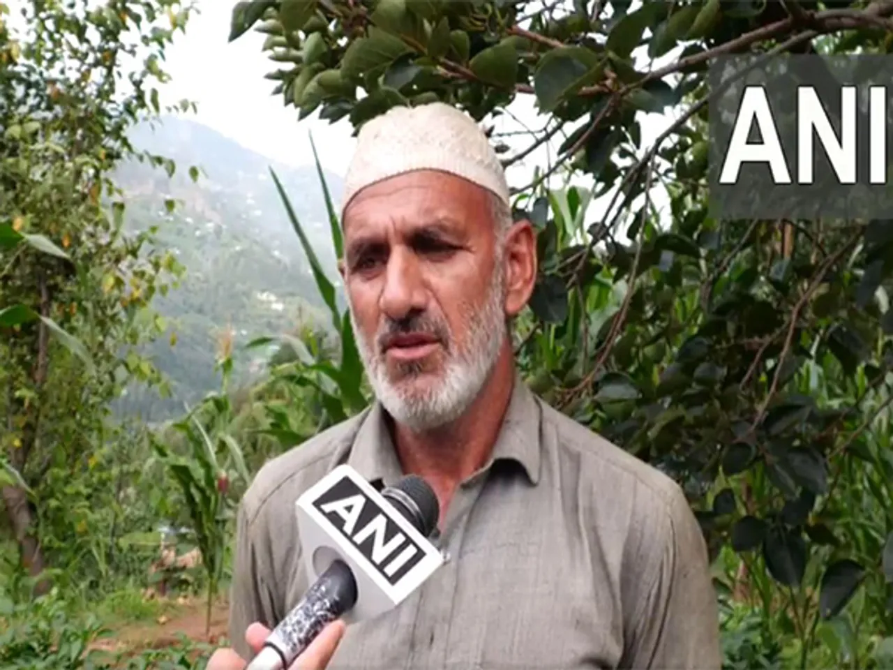 Mohammad Aslam Bhat, a retired Indian Army soldier who turned to farming. (Photo/ANI)