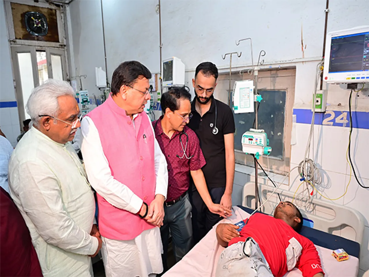 Uttarakhand CM Pushkar Singh Dhami meets injured after Haridwar stampede. (Photo/X@pushkardhami)