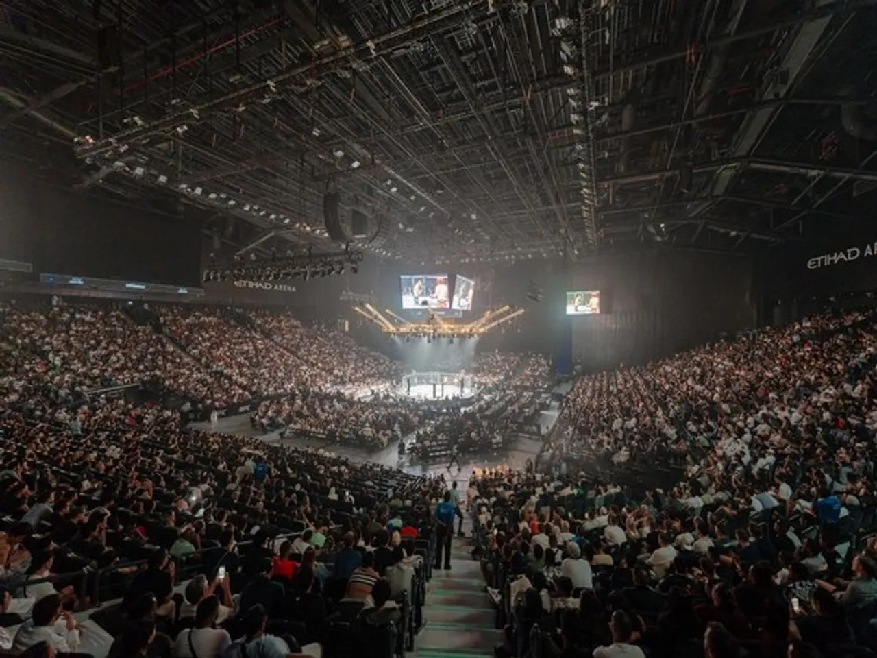 De Ridder beats Whittaker in split decision at UFC Abu Dhabi (Image/WAM)