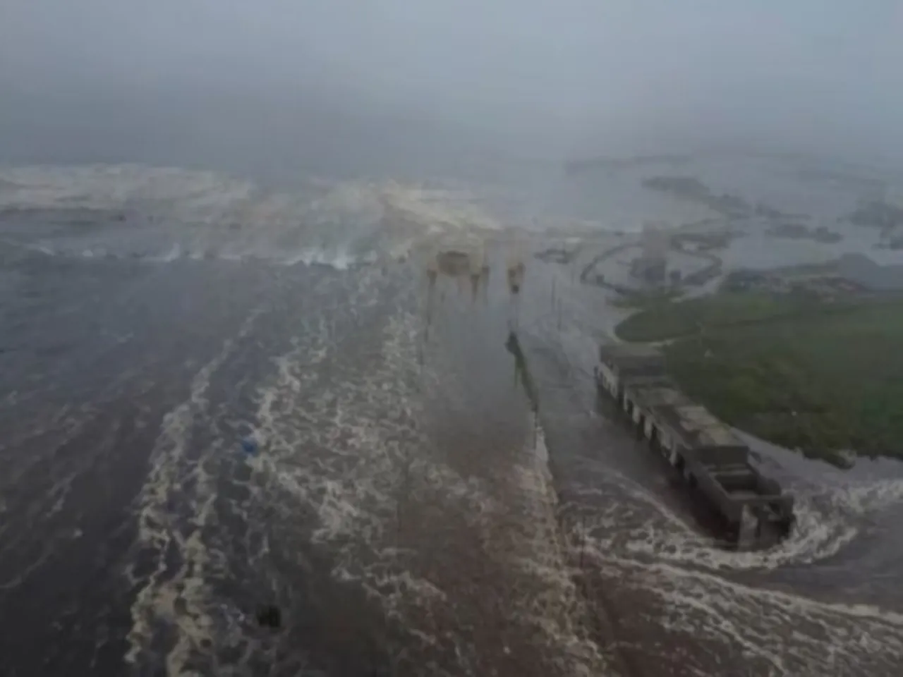 Tsunami waves flood in Russia (Image/Reuters)