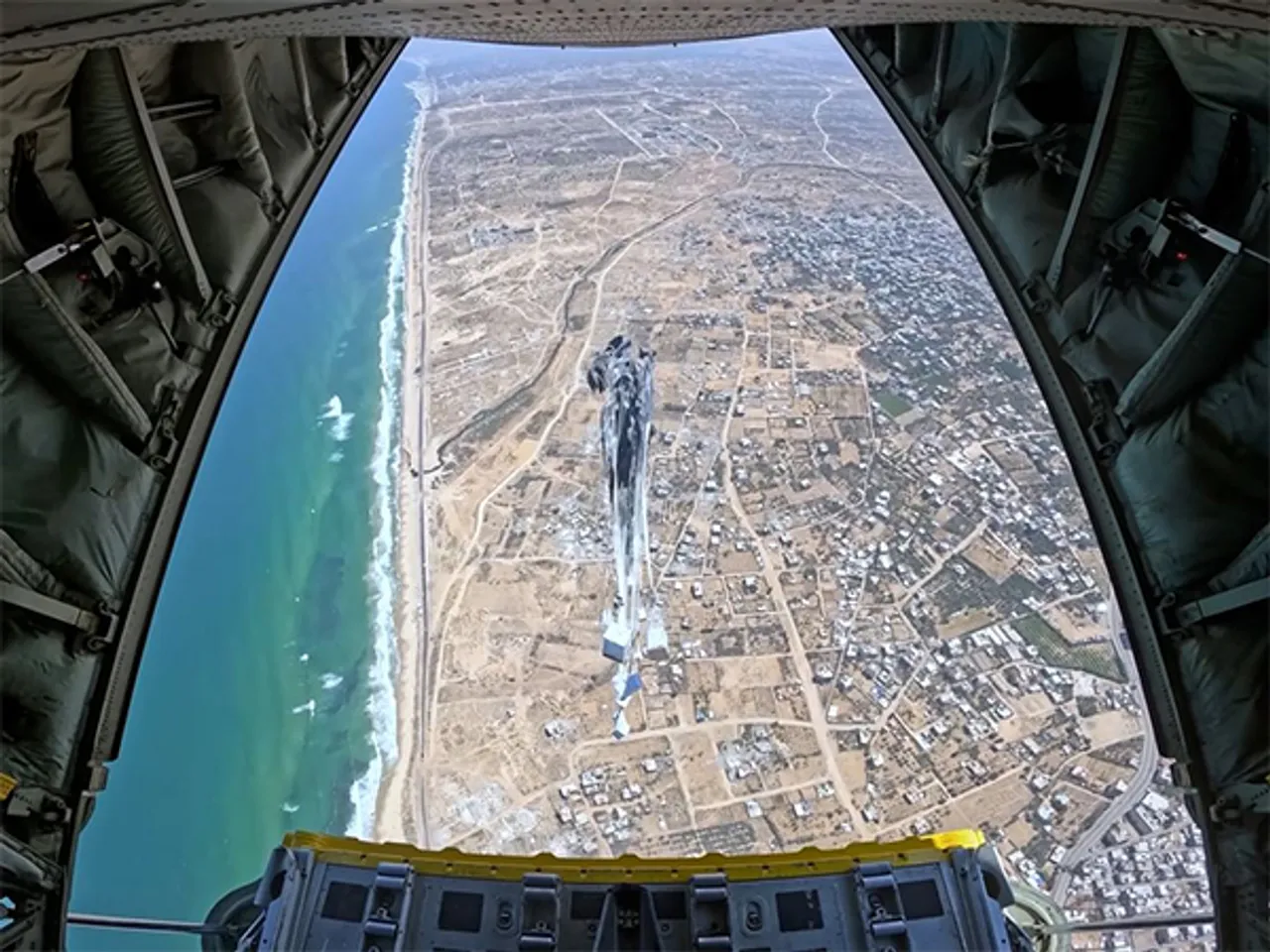 UAE, Jordan lead airdrop operation of humanitarian aid in Gaza alongside France, Germany, Italy and Spain (Photo/ WAM)