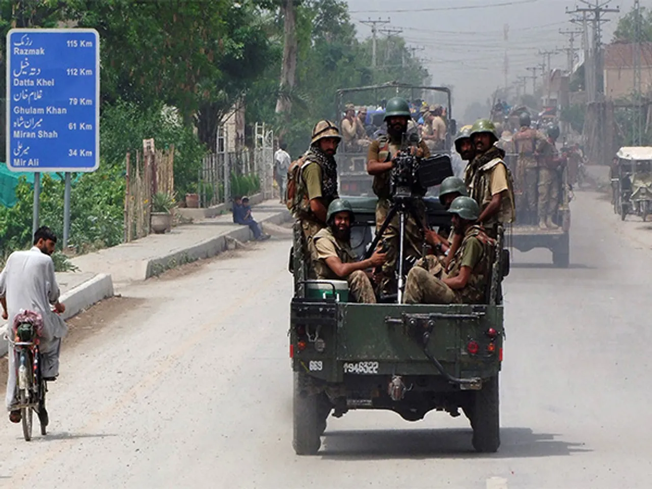Soldiers drive toward North Waziristan, from Bannu (Image/Reuters)