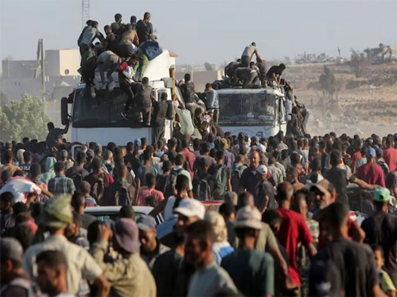 Palestinians climb onto trucks as they seek aid supplies in Khan Younis (Image/Reuters)