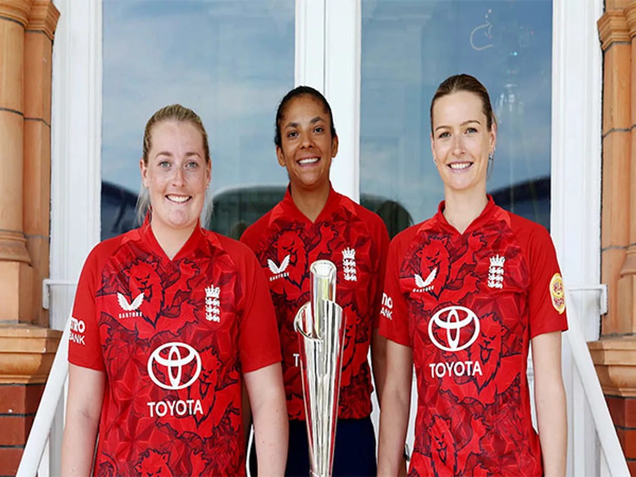 Sophie Ecclestone (L) and Sophia Dunkley (M) (Photo: ICC)