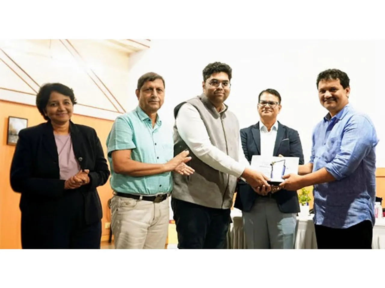 (L to R): Dr. Vrushali Patil, Dr. H.H. Chavan, Dr. Yashraj Patil, Dr. Eknath Pawar and Mr. Prakashrao Abitkar