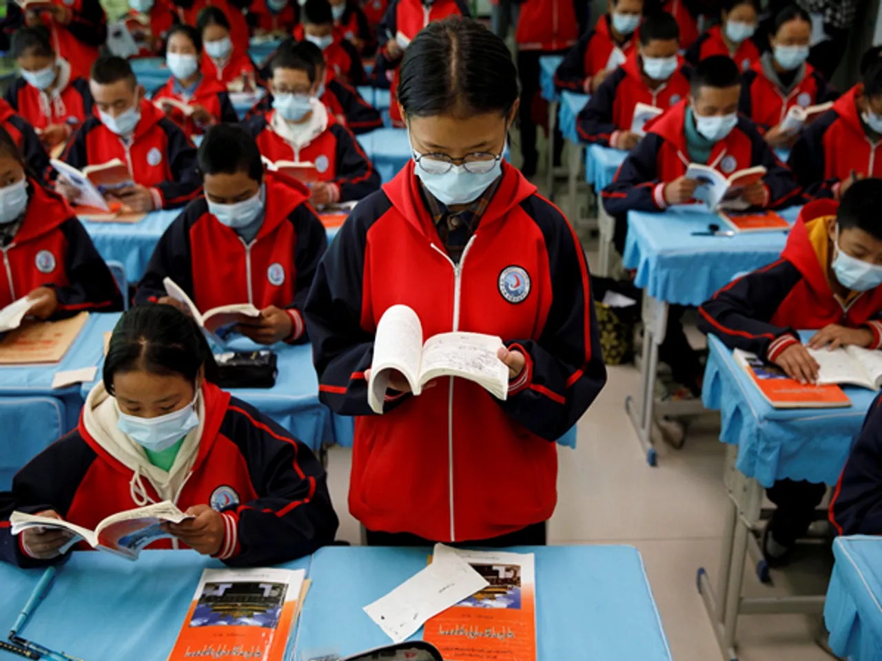 Students attend a Tibetan composition class in a school in Lhasa (File Photo/ Reuters)