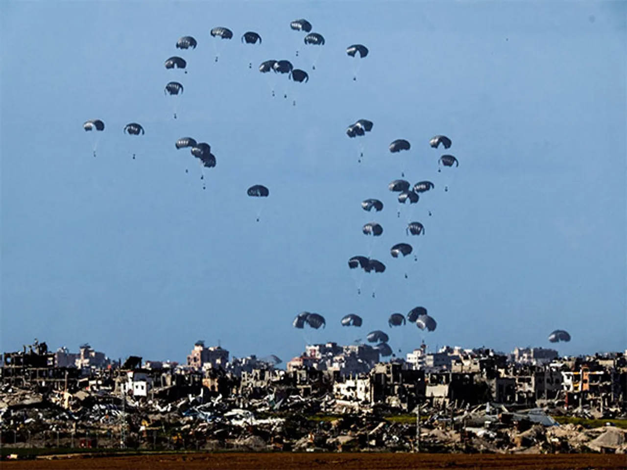 Humanitarian air drop in Gaza (Photo/ Reuters)
