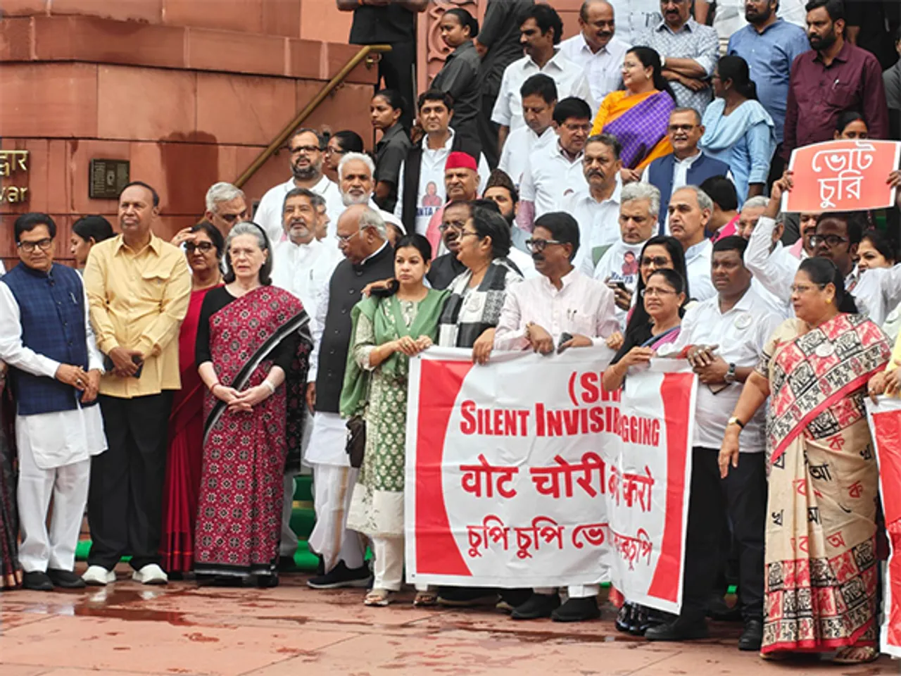 Congress MPs protest at Parliament premises (Photo/ANI)