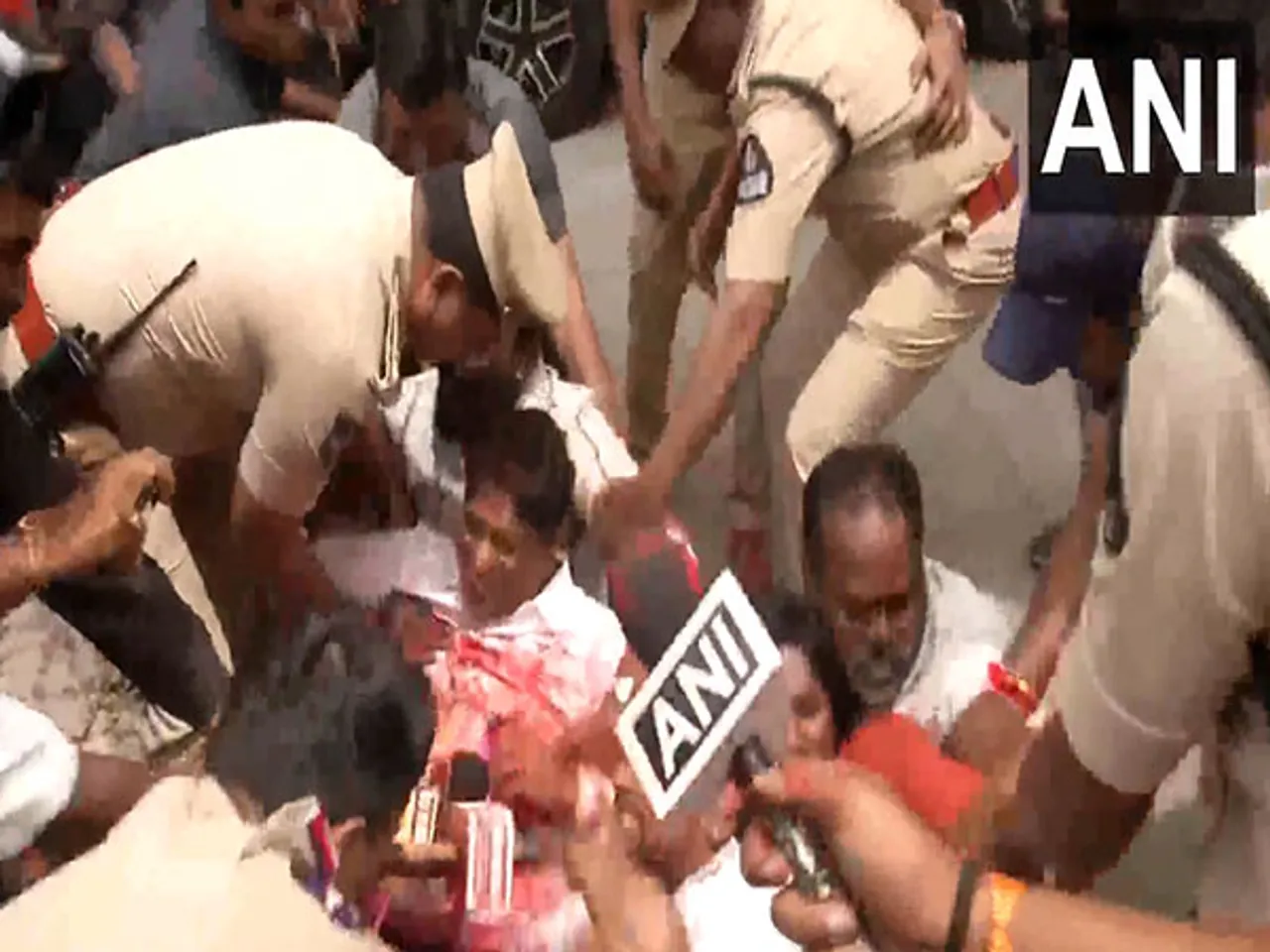 Hyderabad Police detains Bajrang Dal members (Photo/ANI)