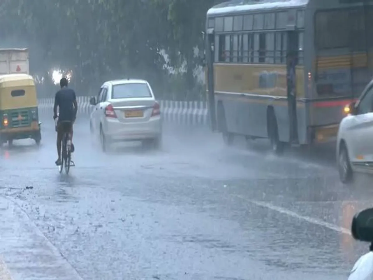 Rain lashes parts of Delhi-NCR (Photo/ANI)