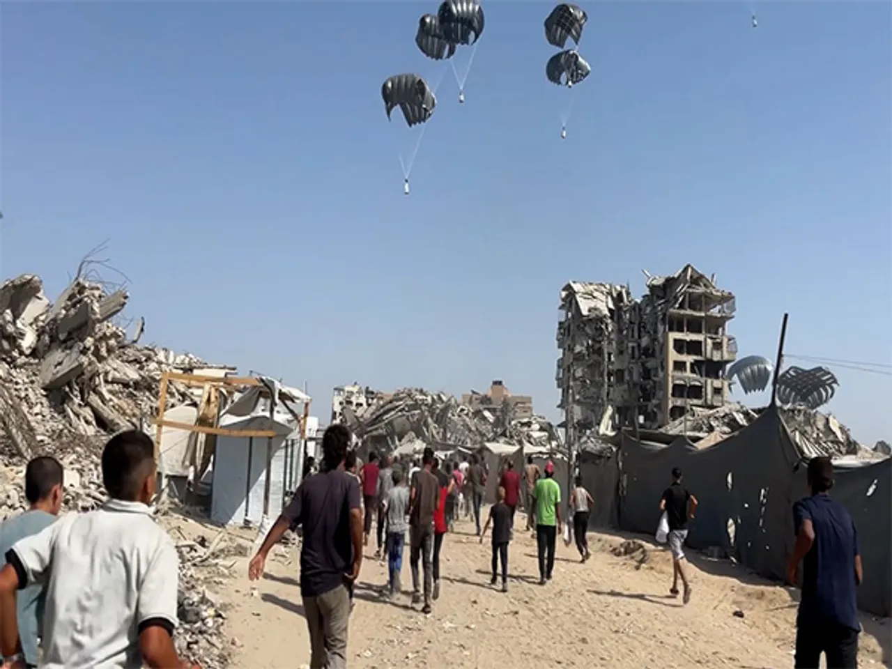 UAE carried out 72nd airdrop of aid over Gaza Strip (Photo/WAM)