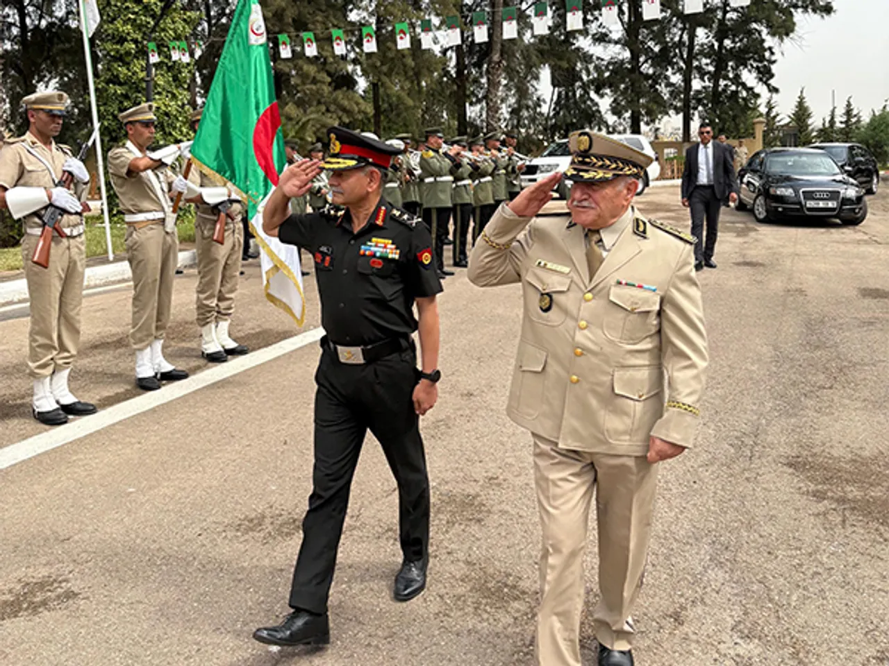 COAS General Upendra Dwivedi reviews guard of honour in Algeria (Photo/ X@adgpi)