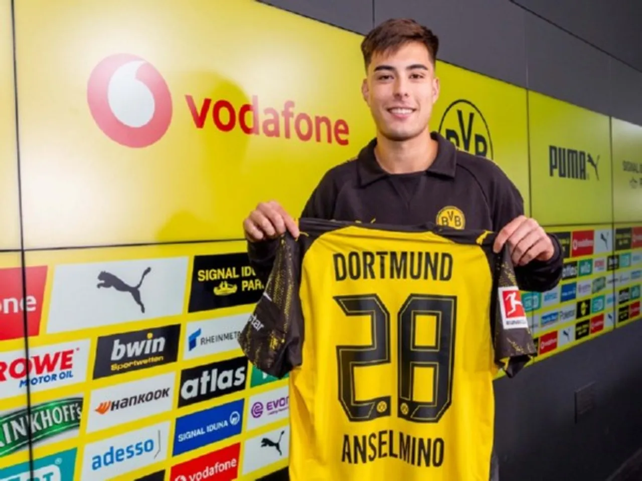 Defender Aaron Anselmino (Photo: Borussia Dortmund)