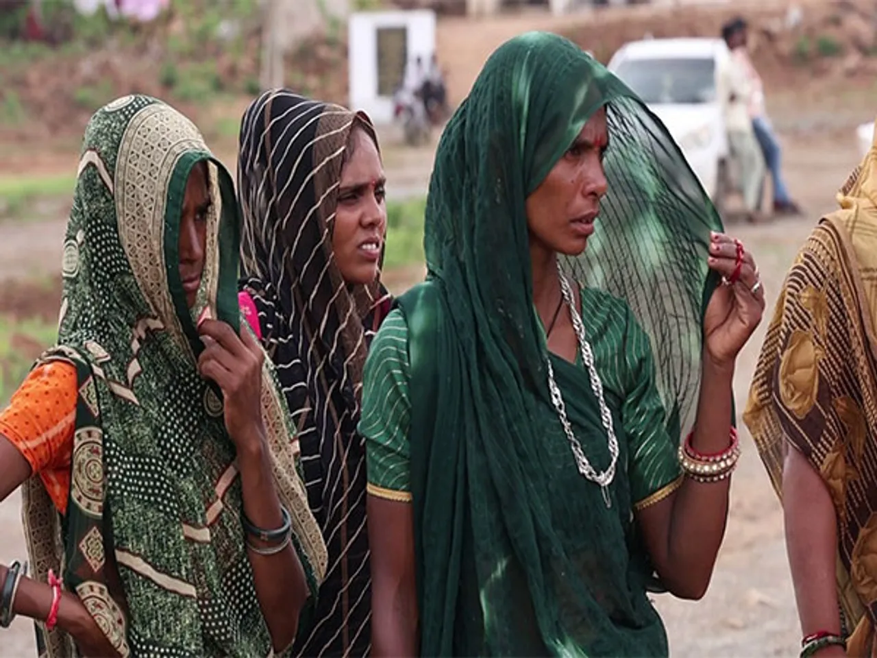 Tribals returning to Gujarat village (Photo/ANI)