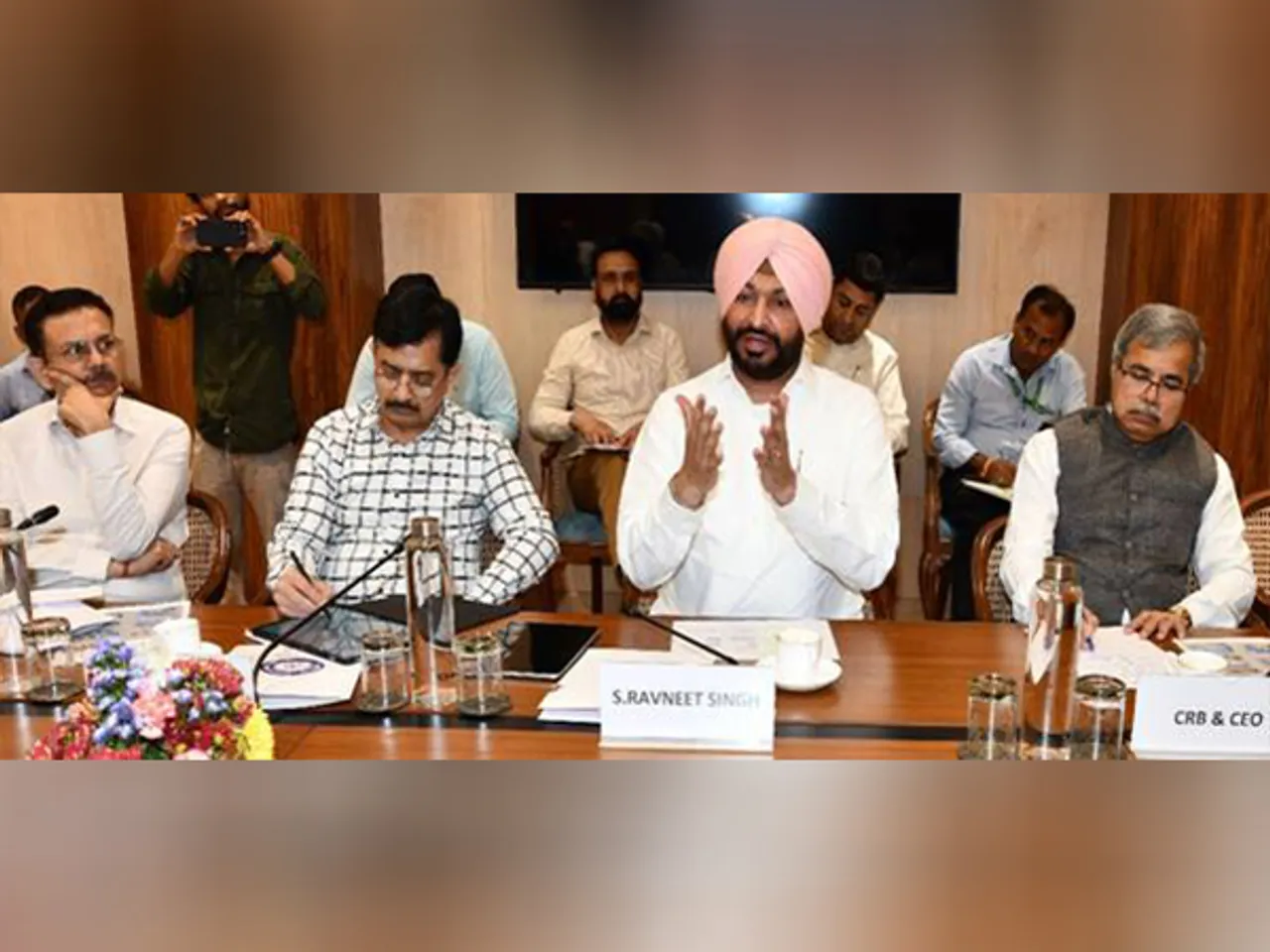 Union Minister of State for Railways and Food Processing Industries Ravneet Singh at the meeting (Photo/ PIB)