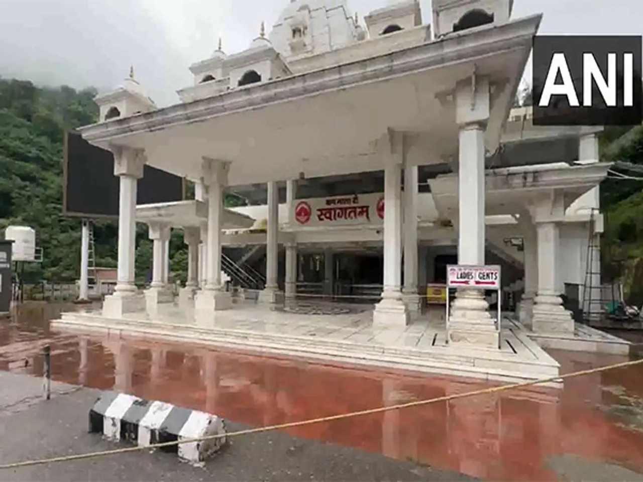 Vaishno Devi Yatra continues to remain suspended for 8th consecutive day (Photo/ANI)