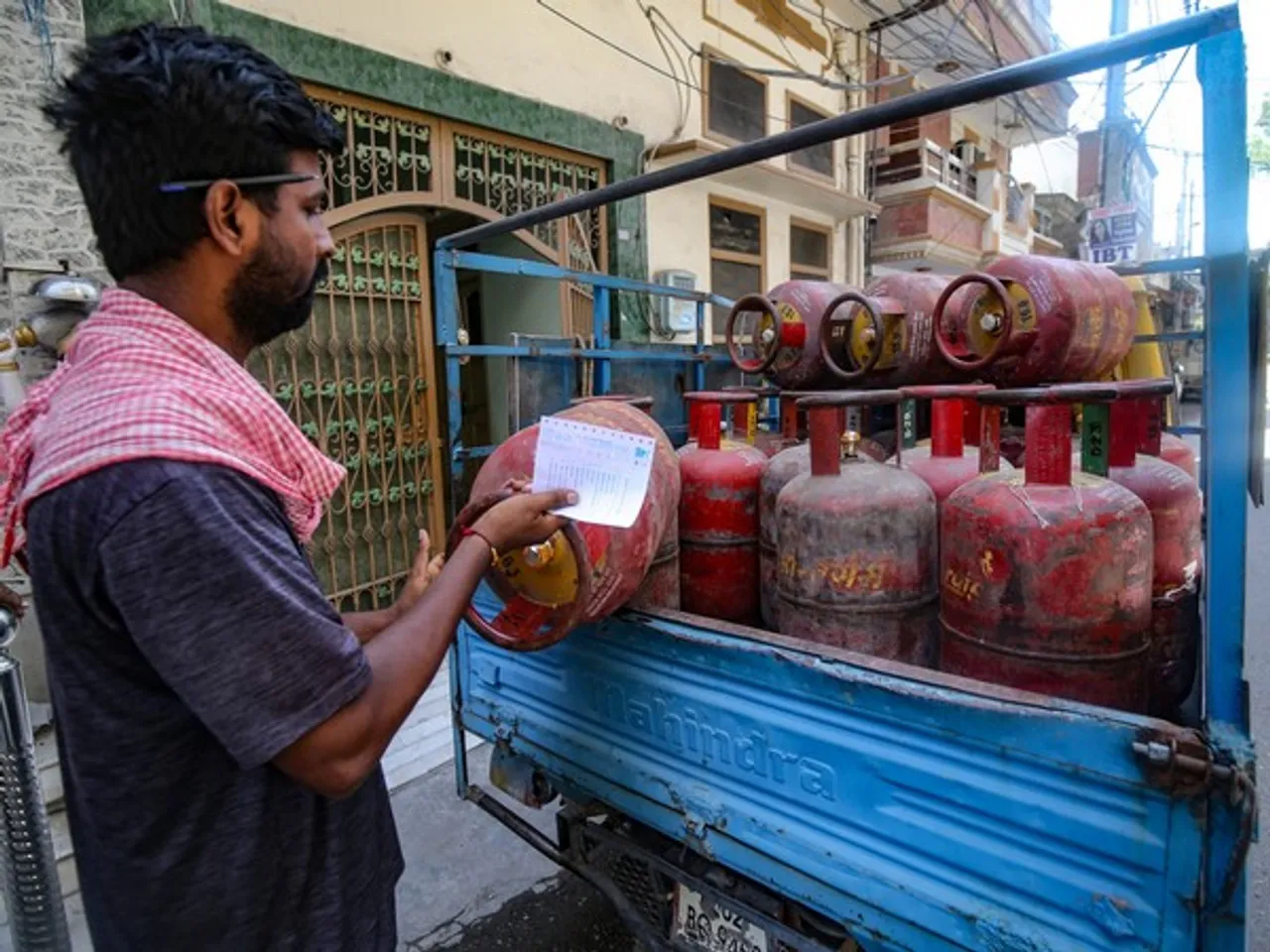LPG distributors seek GST rate cut on pipe hoses (File Photo)