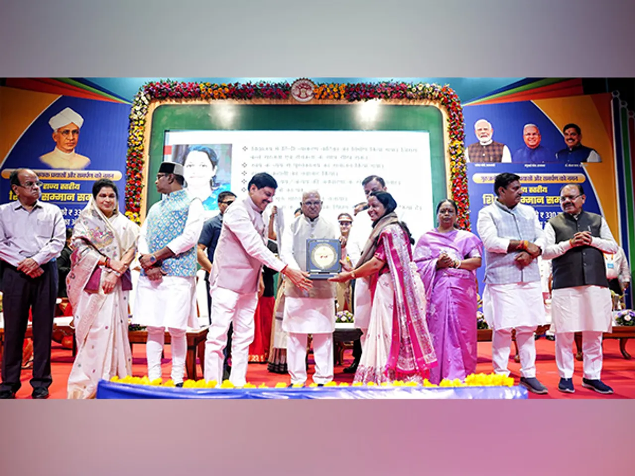 MP Governor Mangubhai Patel and CM Mohan Yadav felicitating teacher(Photo/ X @DrMohanYadav51)