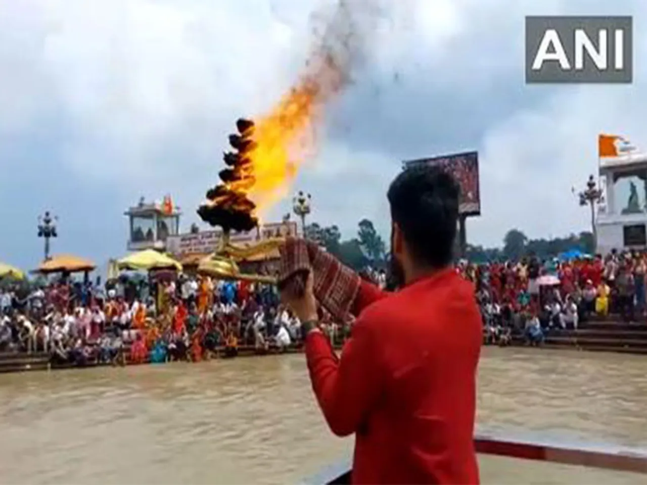 Ganga Aarti was performed in the afternoon today ahead of the complete Lunar Eclipse (Photo/ANI)