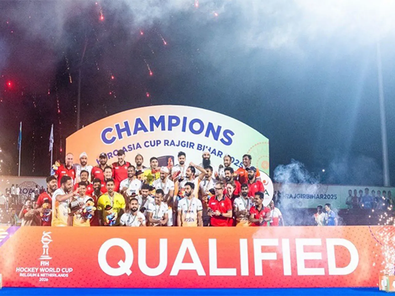 Team India with the Asia Cup gold. (Photo: @FIH_Hockey X)