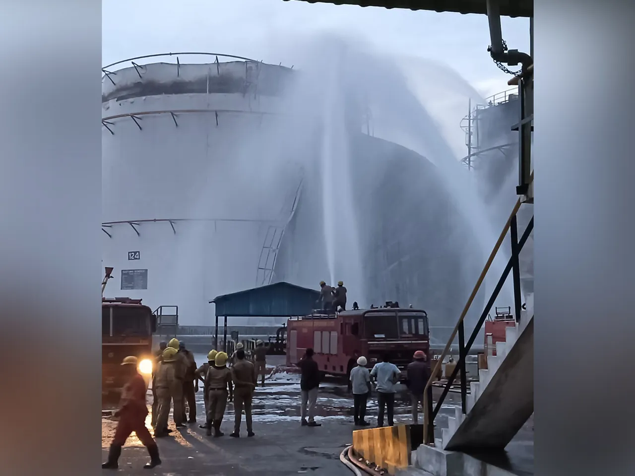 Indian Navy deployed firefighting units (Photo: ANI/Indian Navy)