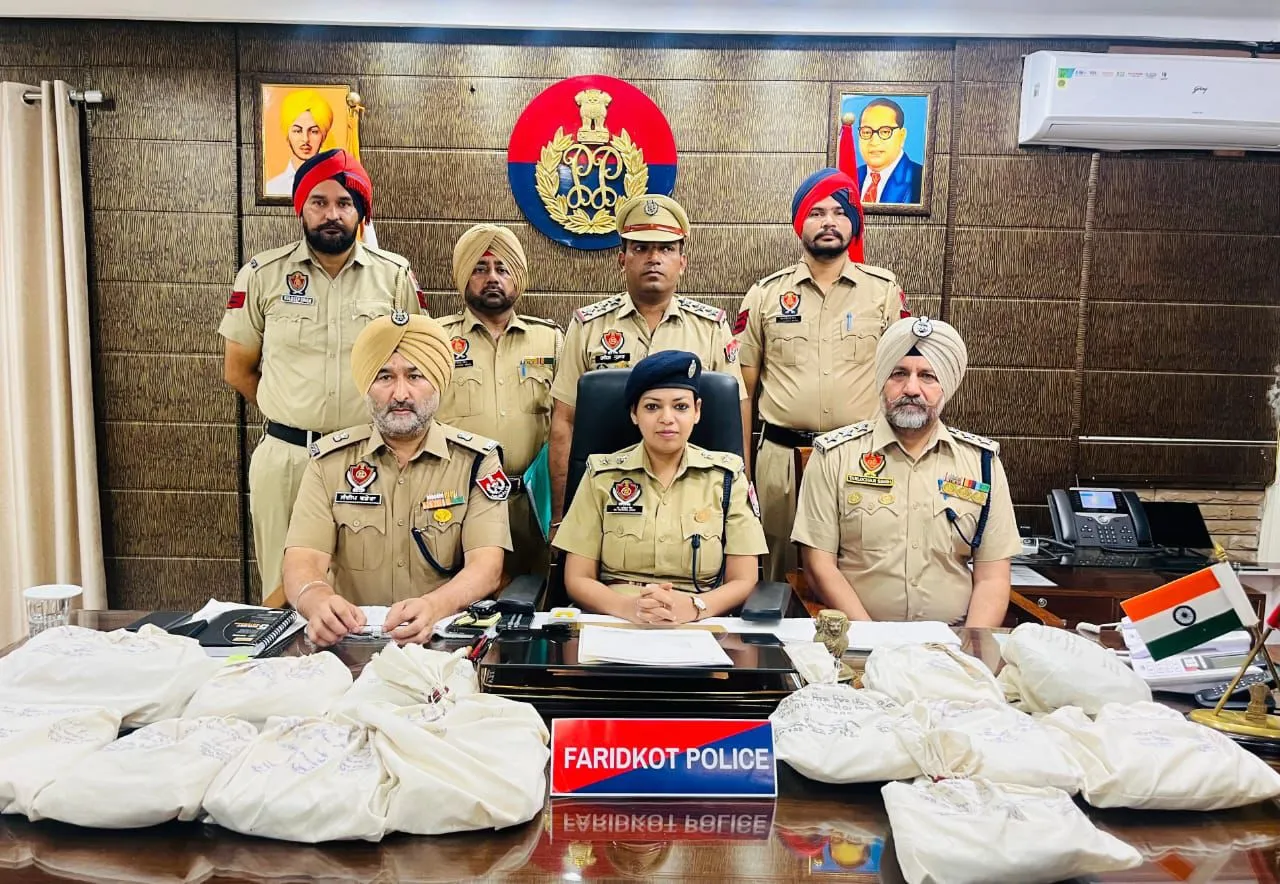 Punjab Police officials with recovered 12.1 kg of Heroin (Photo/Punjabpolice)