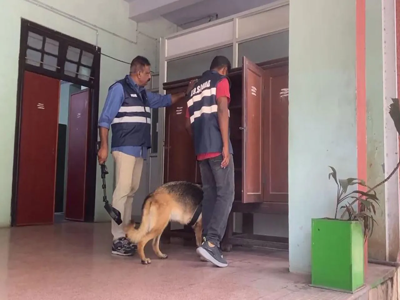 Bomb threat received in several areas of Coimbatore; BDS team launches search operation (Photo/ANI)