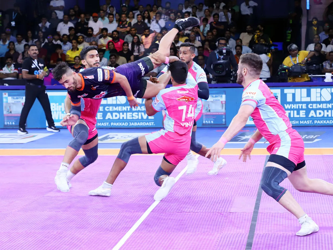 Players in action during the match (Photo: PKL)