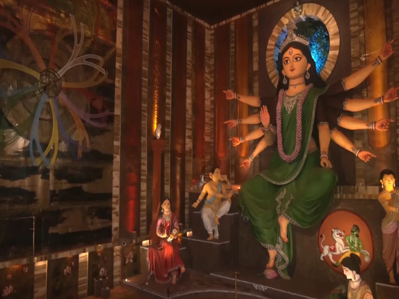 Hazra Park Durgotsab unveils Kolkata’s tallest 30-ft Durga Idol (Photo/ANI)