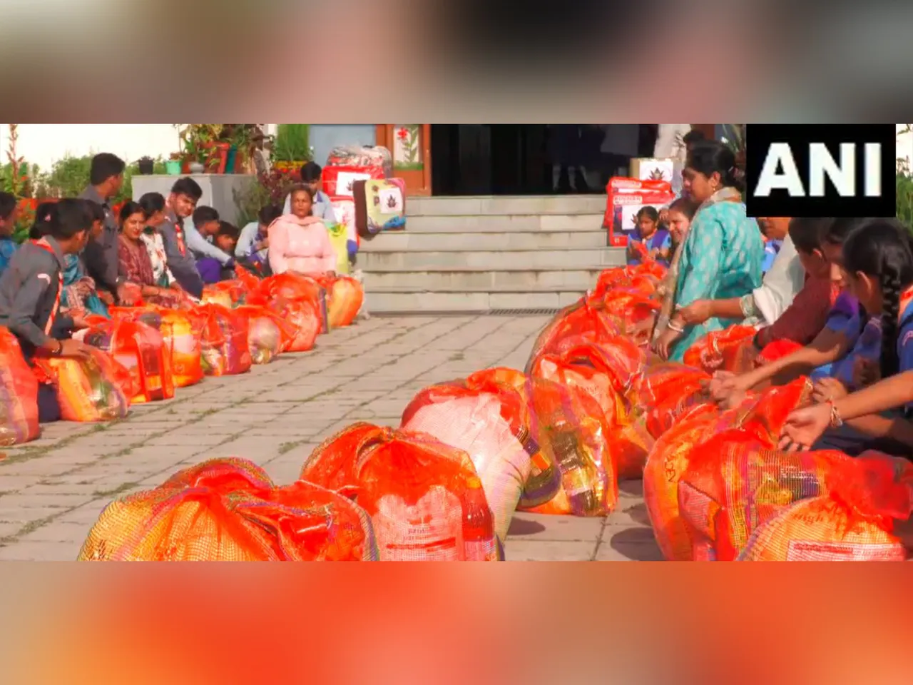 Students and teaching staff extend relief to disaster-hit families in Udhampur (Photo/ANI)