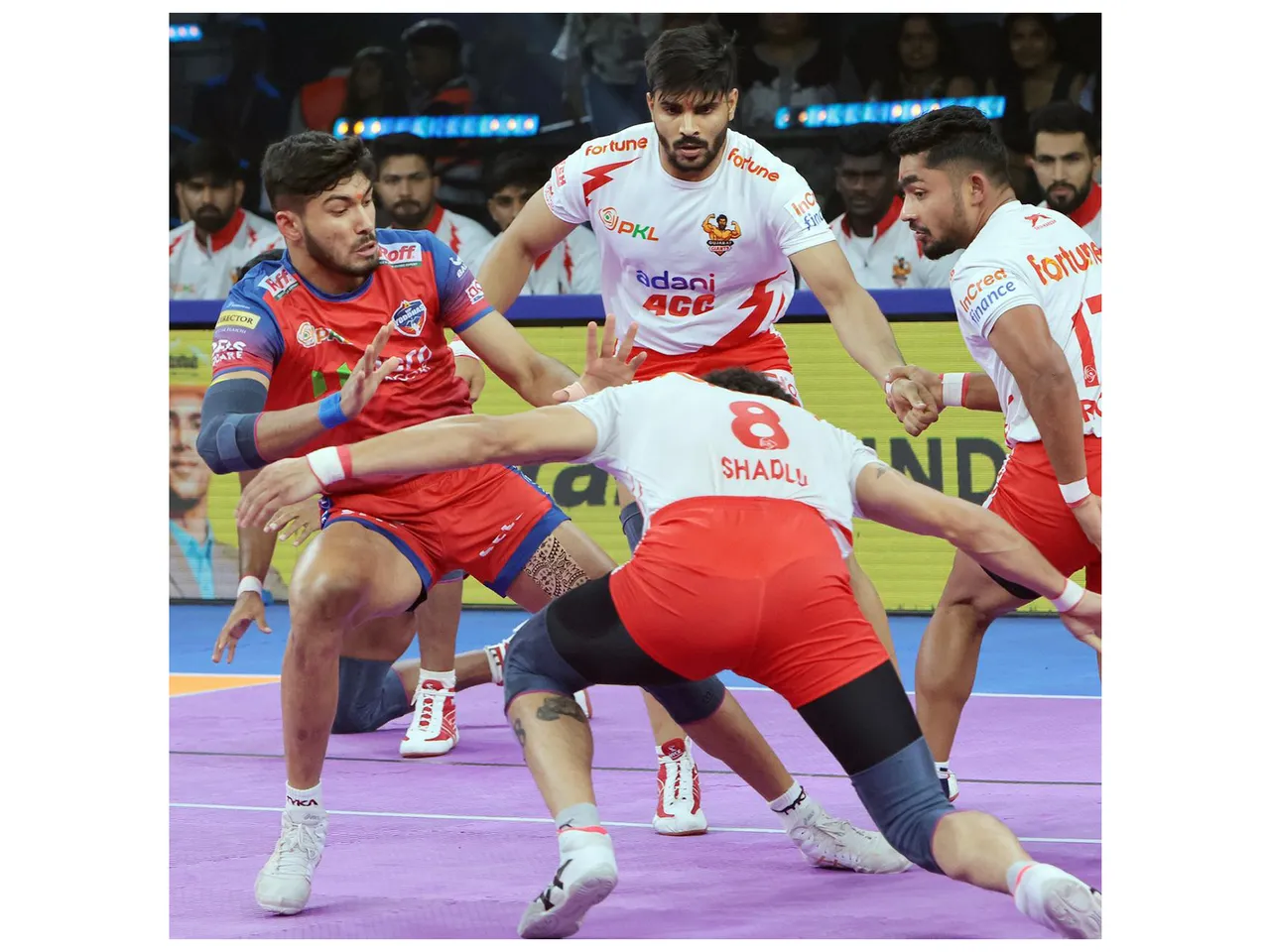 UP Yoddhas and Gujarat Giants in action. (Photo: PKL)
