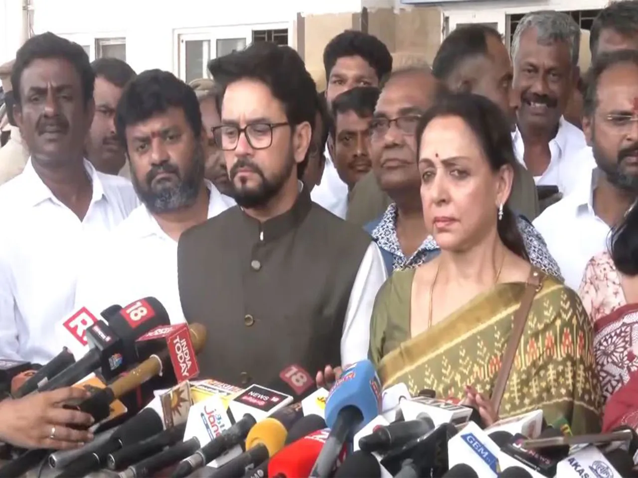 BJP MPs Hema Malini and Anurag Thakur (Photo/ANI)